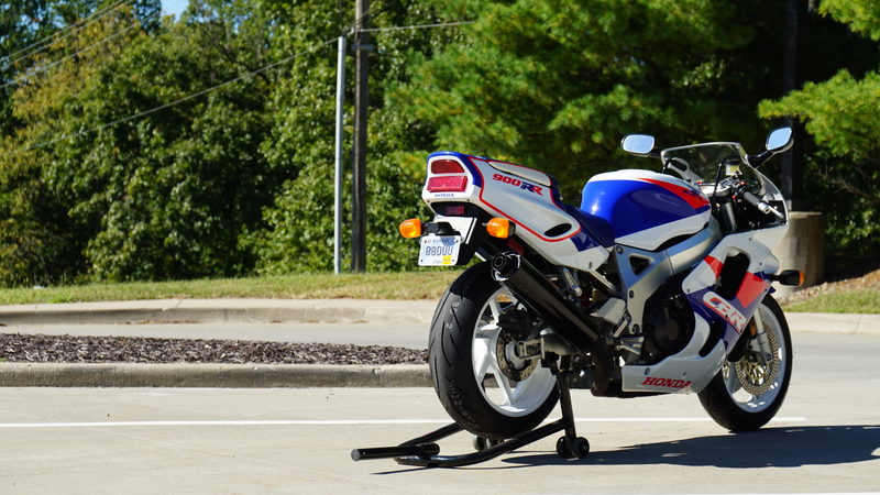 Illustration for article titled I'm Going To Overhaul This Legendary Honda CBR900RR With Just 988 Miles